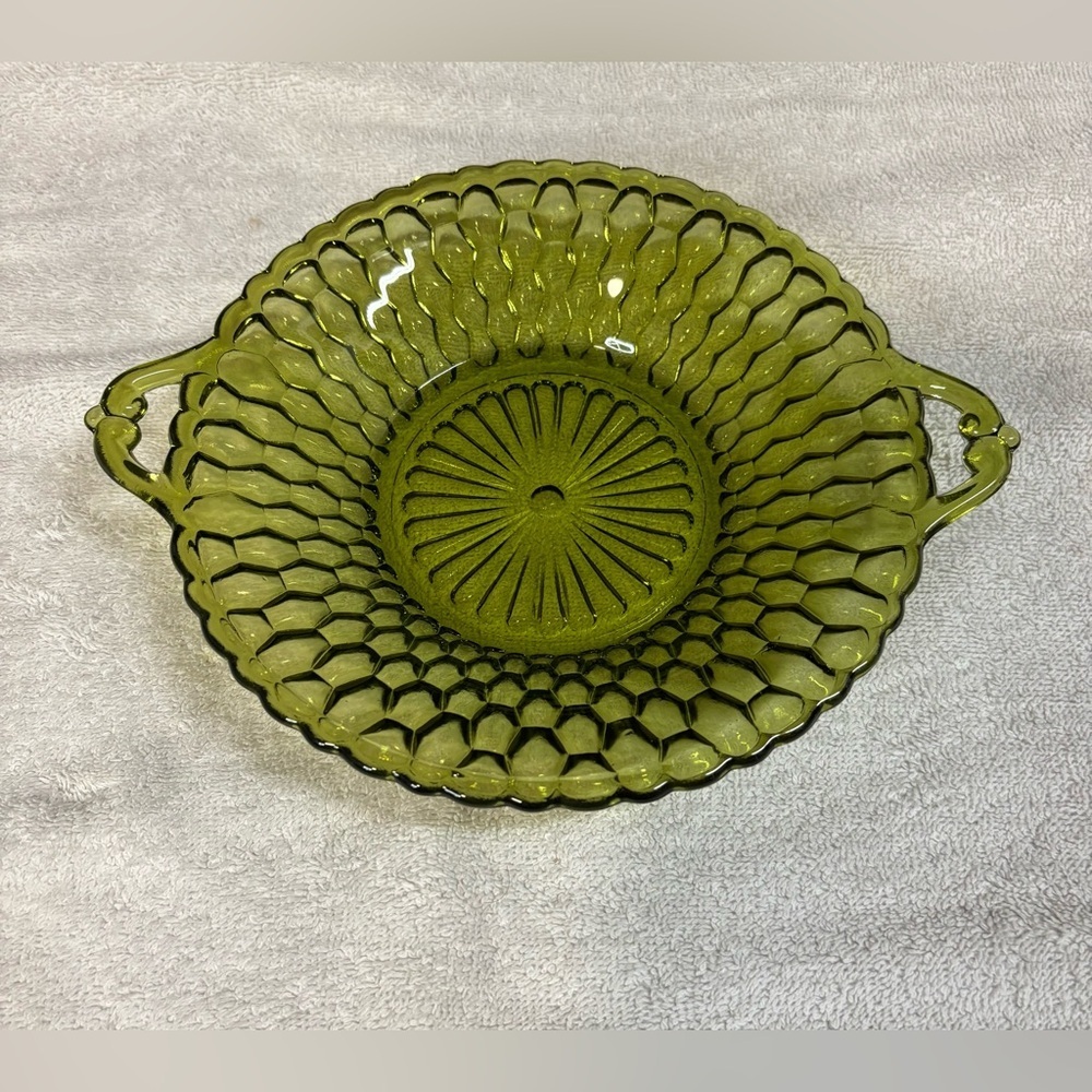 Vintage Indiana Green Glass Honeycomb Serving Dish w/Handles 7.5” Diameter